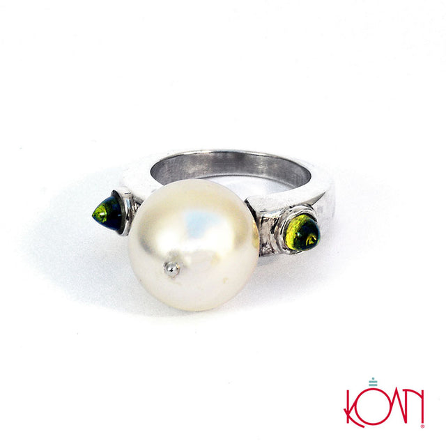 Anillo de plata con peridotos