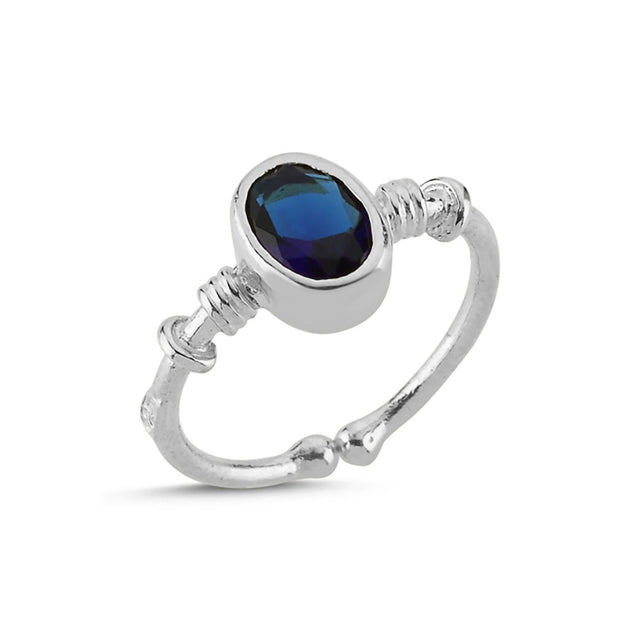 Anillo con circonia color zafiro