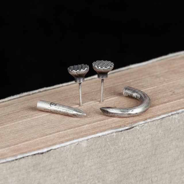 Aretes asimétricos de clavo