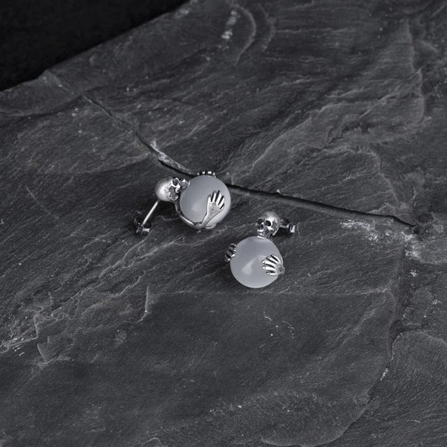 Aretes de calavera con ojo de gato